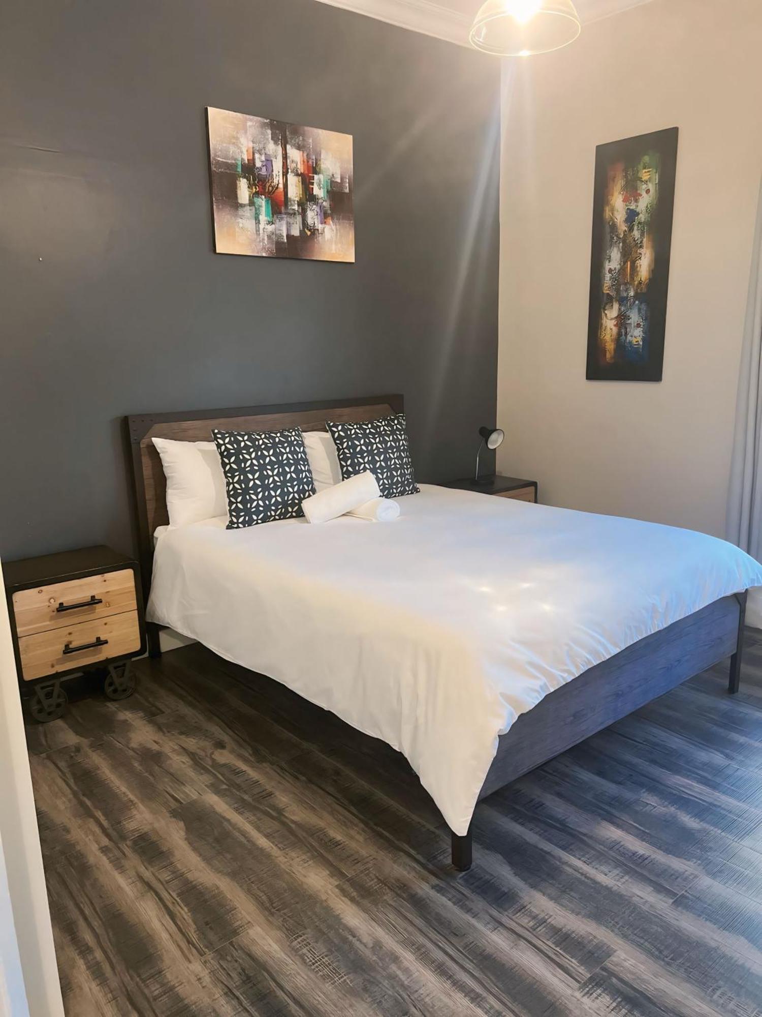 Beautiful Seapoint Apartment Cape Town